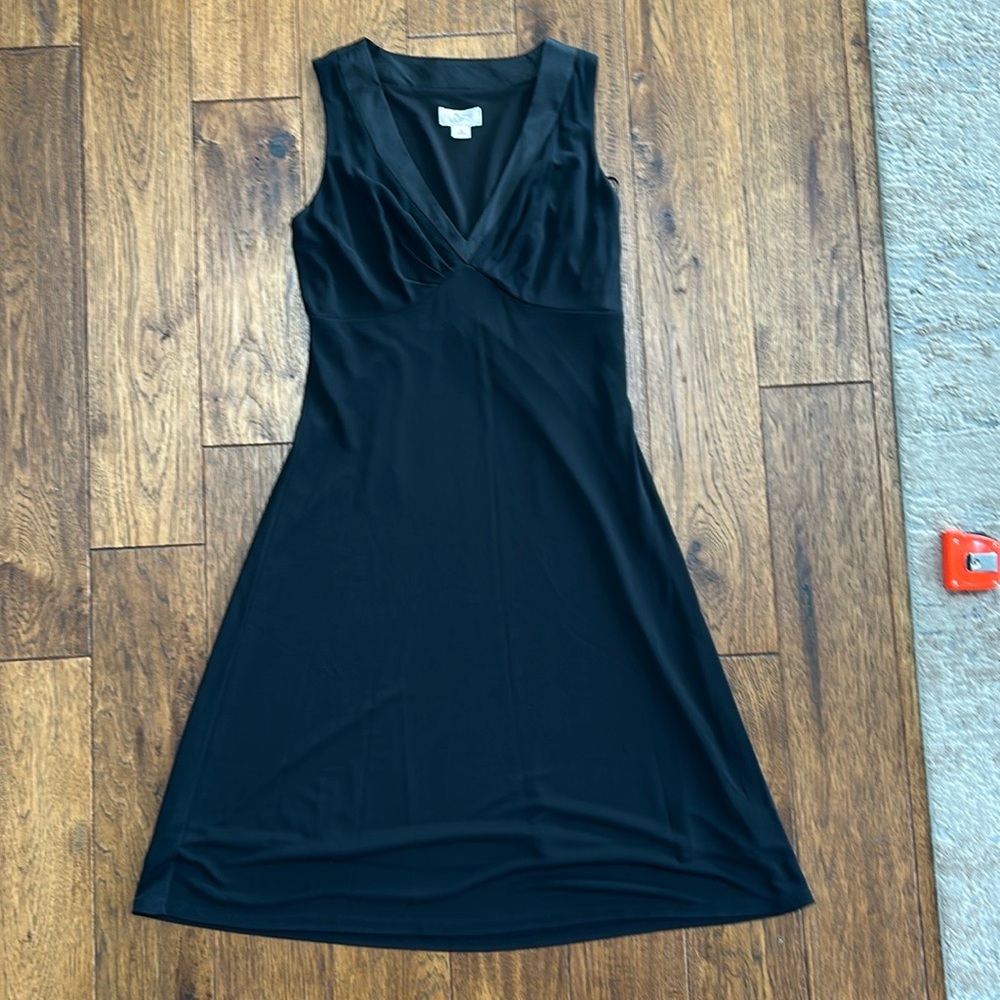 LOFT: Black V-Neck Midi Dress: Size 4 - Picture 2 of 9